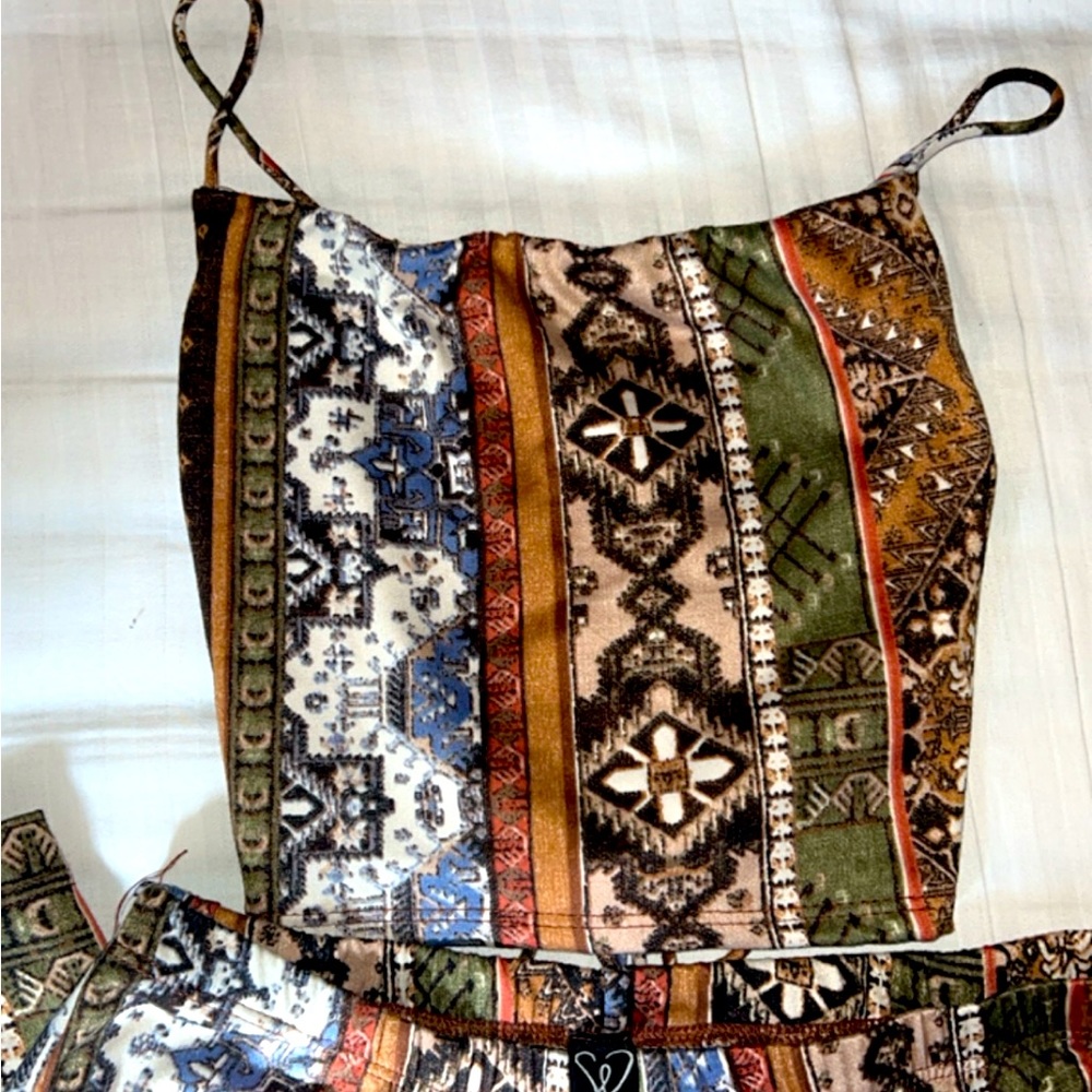 open back top has ties to make it tighter flare pants super soft size small